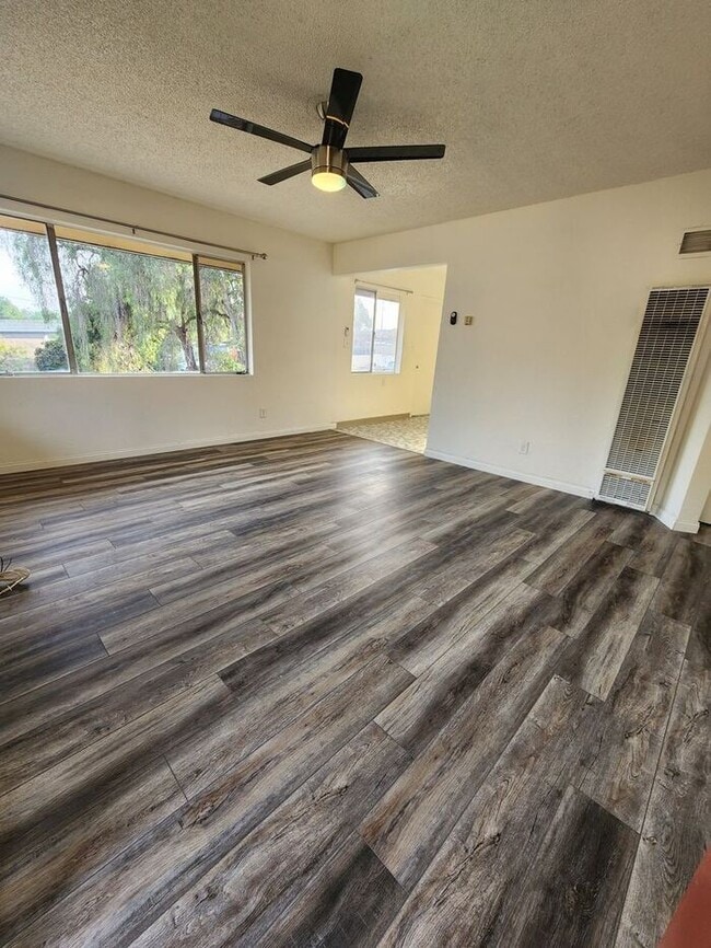 Building Photo - Charming stand alone Cottage w/LARGE Bonus in Lemon Grove $1000 Holiday Special