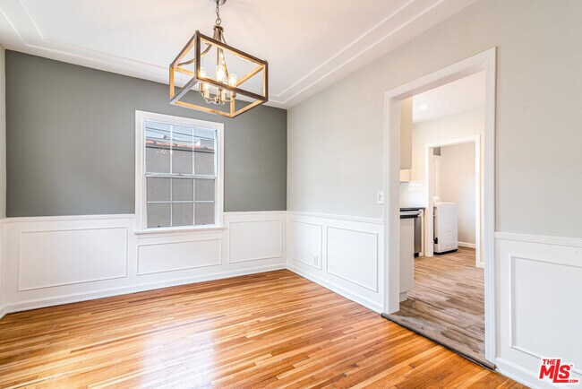 Building Photo - 726 1/2 N Edinburgh Ave