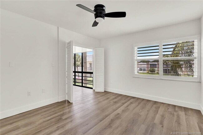 Building Photo - 1950 SW Palm City Rd