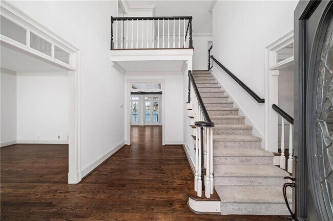 Building Photo - 135 Staghound Ct