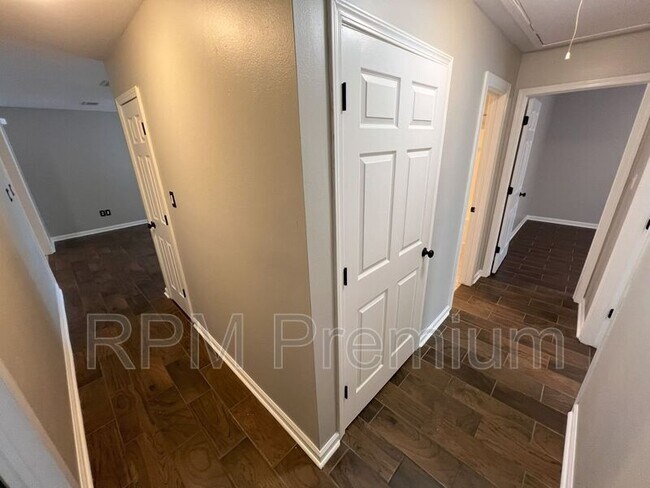 Building Photo - 522 Fawn Lake Dr