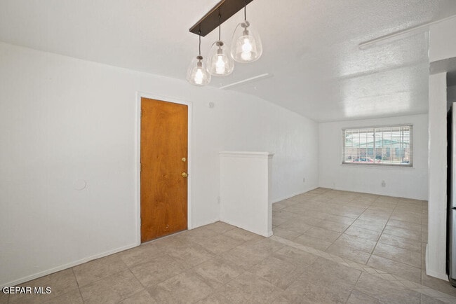 Building Photo - 481 Rio Arriba Dr