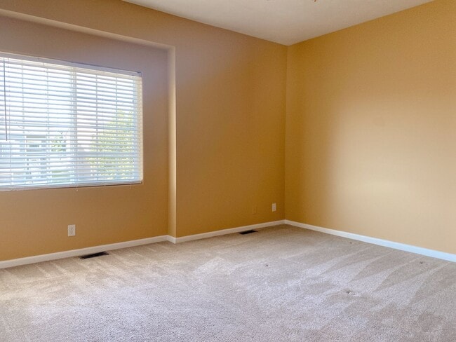Building Photo - Beautiful 3 bed, 2 bath house at $2095 *PR...
