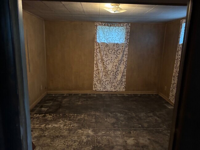 Building Photo - 12500 E 53 St