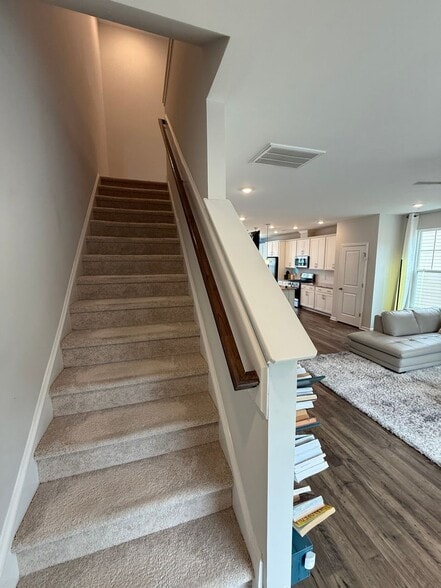 Building Photo - 1228 Commack Dr
