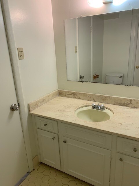 Building Photo - 1504 Dauphin St