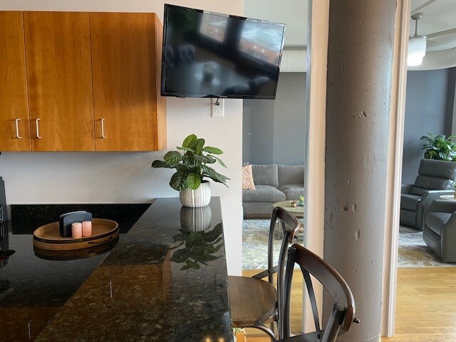 Kitchen - Barstools - 2077 E 4th St