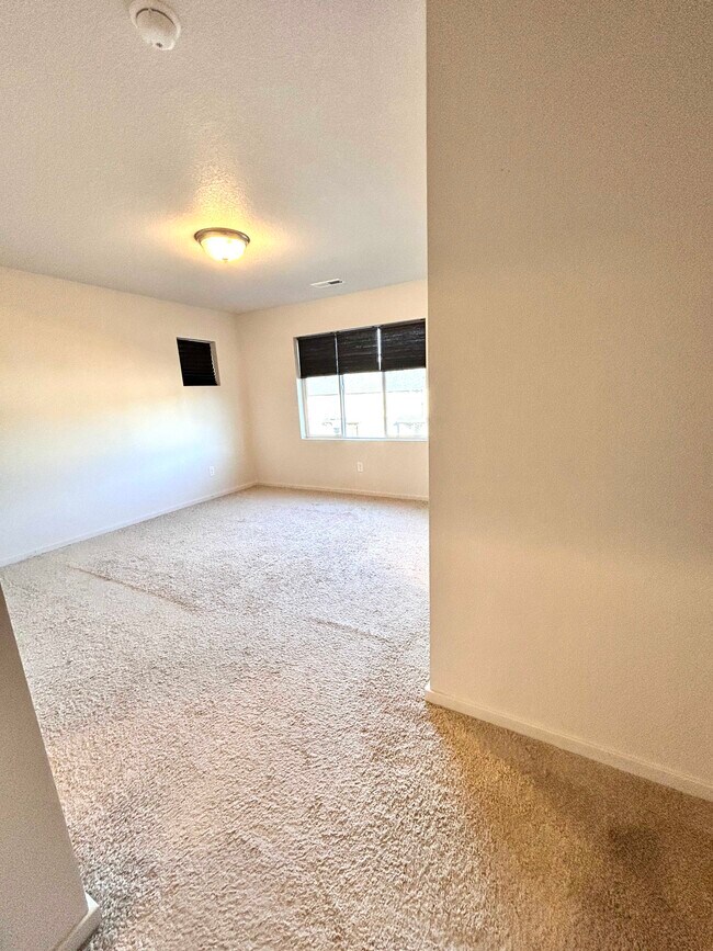 Building Photo - 11727 NE 22nd Way