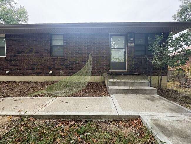 Primary Photo - 1037-1039 SE Kingscross Rd
