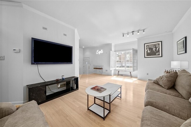 Building Photo - 302 Kingsberry Cir