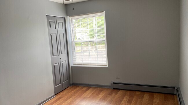 Building Photo - 8720 S Roberts Rd