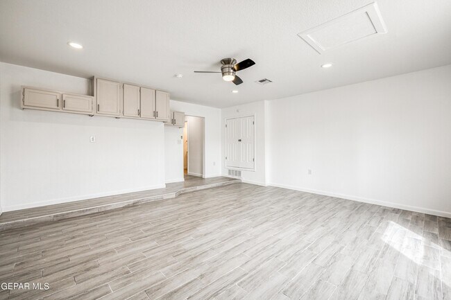 Building Photo - 5729 Saplinas Rd