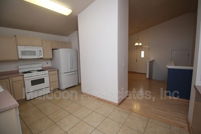 Building Photo - 6724 Lost Springs Dr