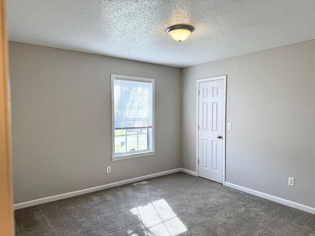 Building Photo - Nicely Updated Home MOVE IN READY!