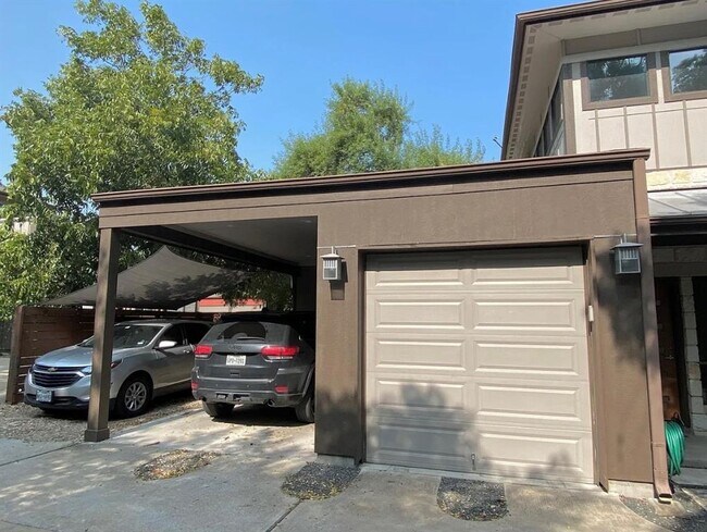 Building Photo - 903 Cardinal Ln