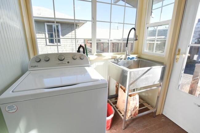 Building Photo - Charming 2 Bedroom 1 Bath San Jose Home with Spacious Backyard!
