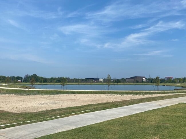 Building Photo - Cute 3 Bedroom Home on Lake Bentonville!