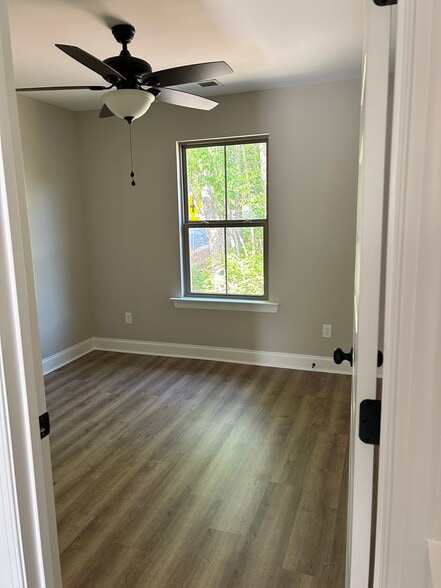 Building Photo - 320 Warrenfells St