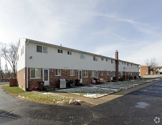 Building Photo - 892-906 Byron St