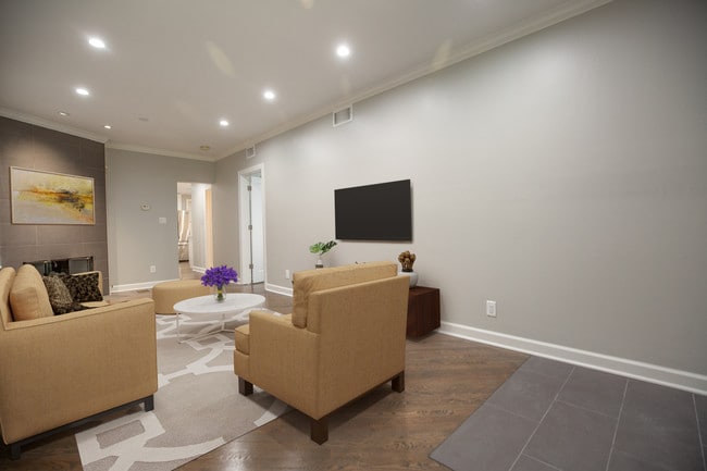 Building Photo - 1543 W George St