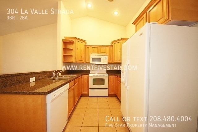 Building Photo - 304 La Valle Strada Ln