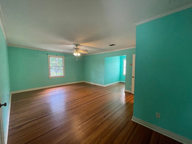 Building Photo - Southern Heights Beauty!