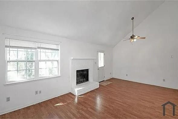 Building Photo - 6447 River Park Dr