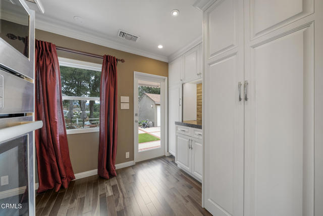 Building Photo - 208 Champion Pl