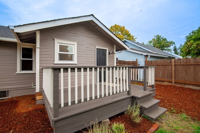 Building Photo - Newly-Remodeled 2 Bed, 1 Bath House