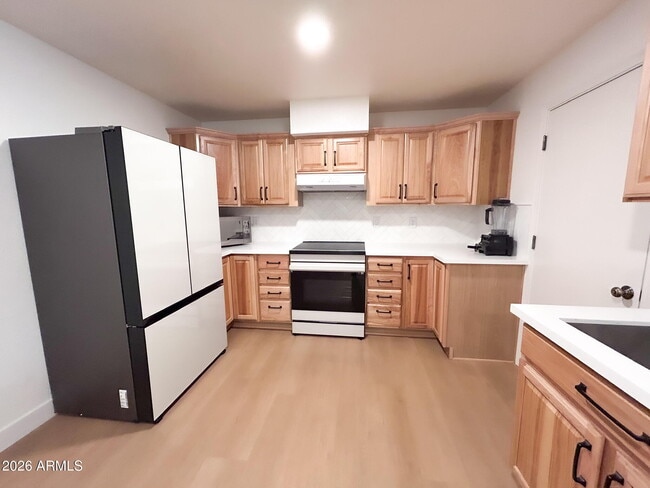 Building Photo - 1126 W Oxford Dr