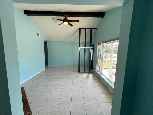 Primary Photo - 1423 Mixon Dr