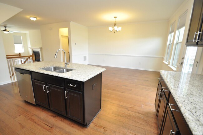 Building Photo - 5405 Cambridgeshire Loop