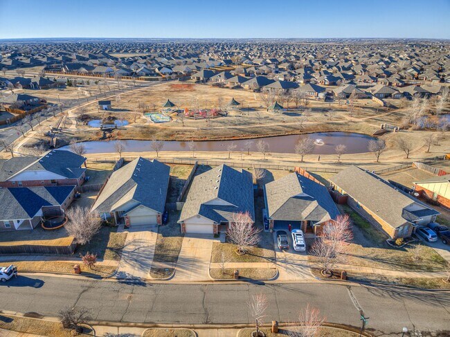 Building Photo - Updated home in Edmond + 3 bed + 2 bath