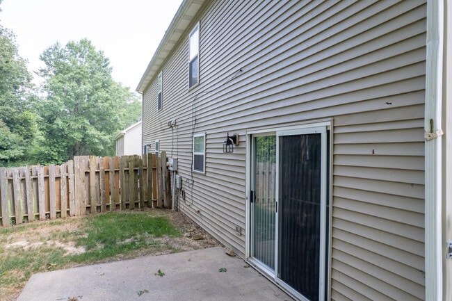 Building Photo - 4919 W Millbrook Dr
