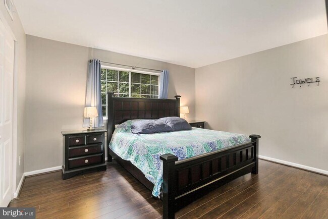Building Photo - 1541 Colonial Dr