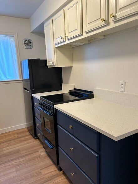 Building Photo - 405 S Coeur Dalene St