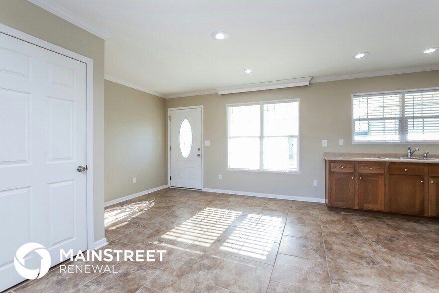 Building Photo - 2015 Vancroft Cir