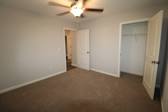 Building Photo - 581 Brushwood Dr