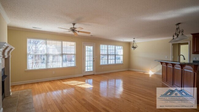 Building Photo - 5002 Blakemore Dr SE