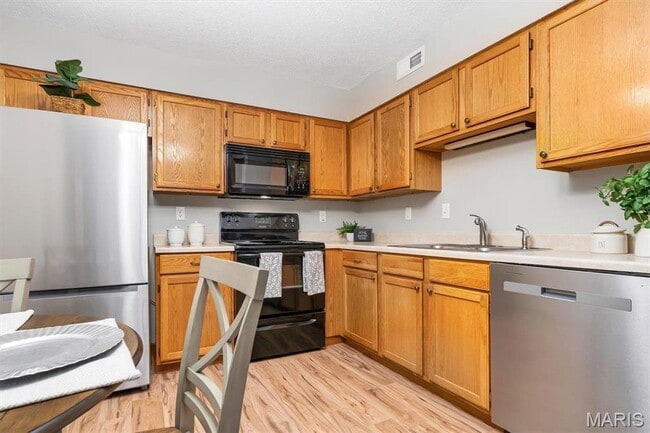 Building Photo - 9608 Bent Pine Dr