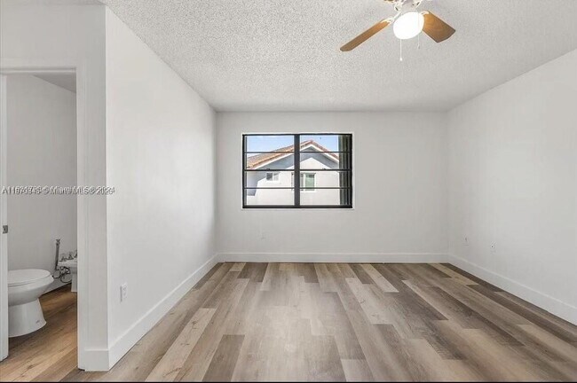 Building Photo - 2512 SW 113th Ct