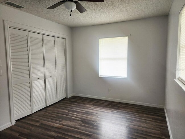 Building Photo - 9392 N Sandree Dr