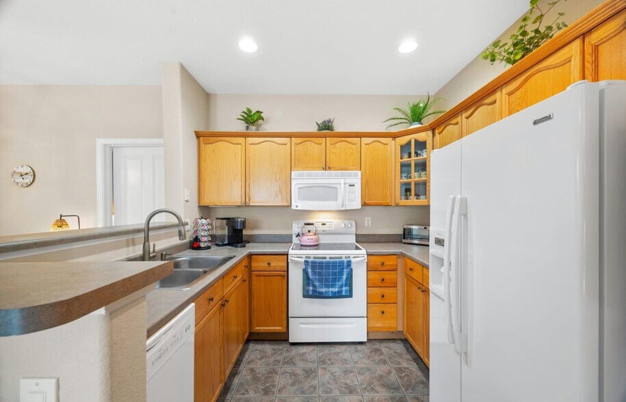 Building Photo - 4084 S Crystal Cir
