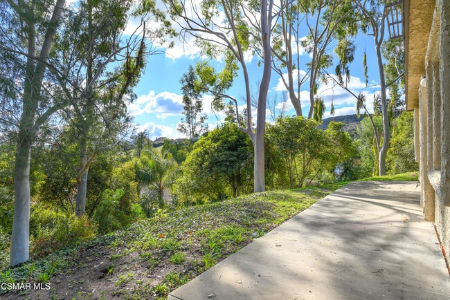 Building Photo - 2 Sparrowhawk Ln