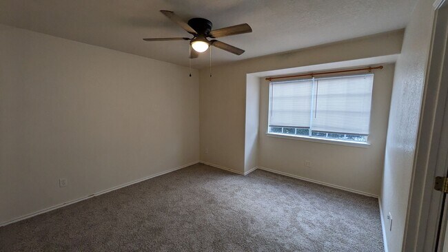 Building Photo - 819/821 Sagewood