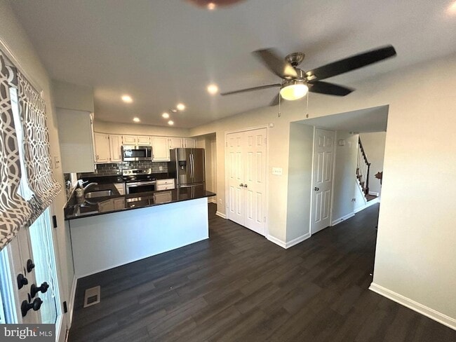 Building Photo - 4054 Norbeck Square Dr