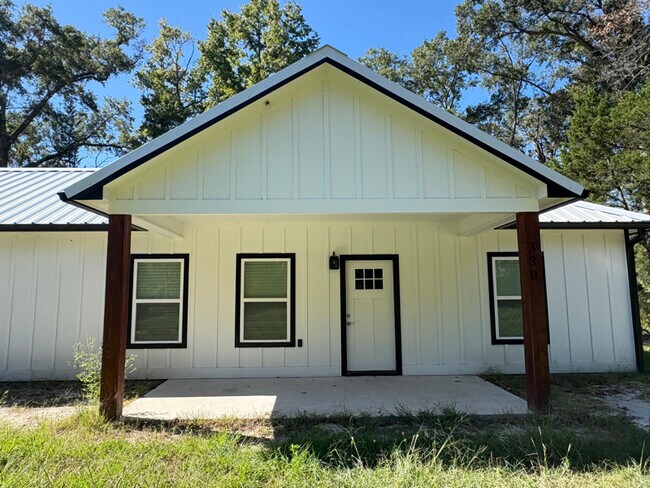 Building Photo - 310 Spring Lake Dr
