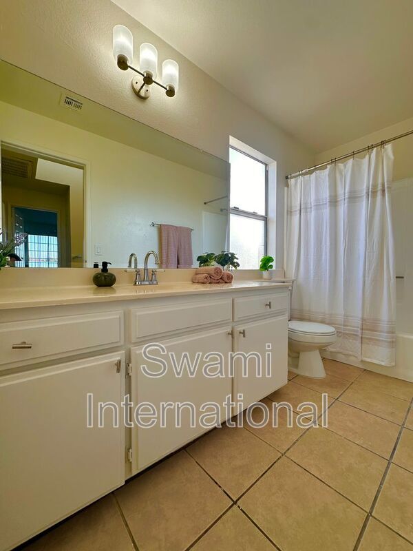 Building Photo - 14620 Berendo Ave