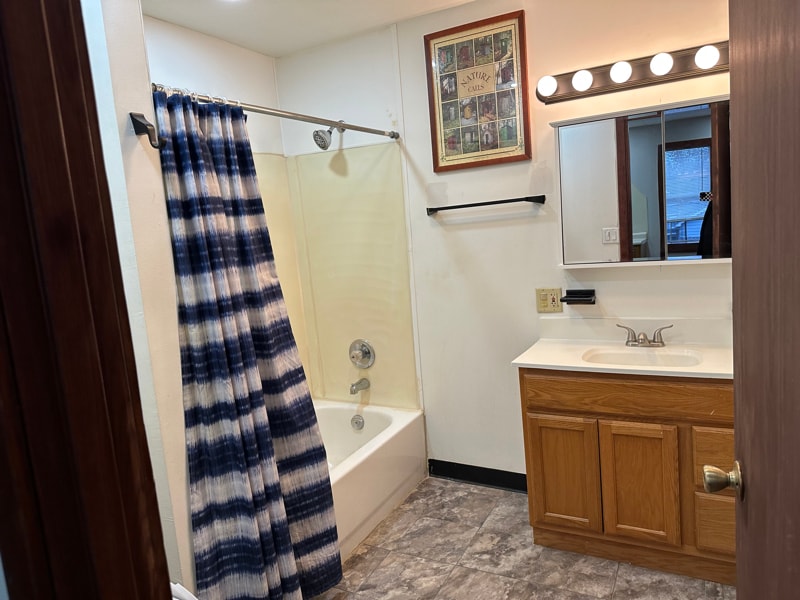 Building Photo - 456-458 Main St