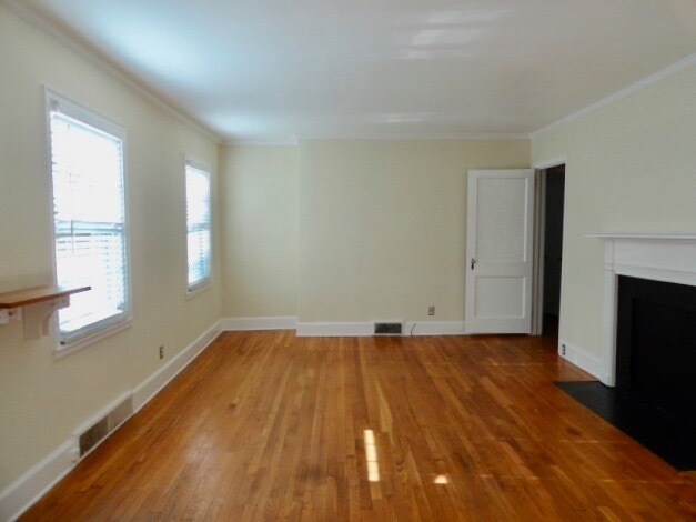 Building Photo - 1618 Delaware Ave